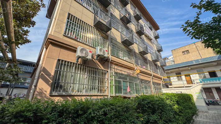 城建监察站住宅小区外景图