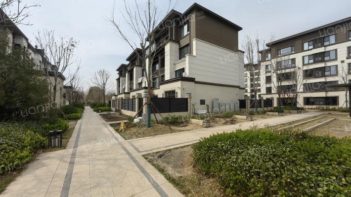 天铂润园外景图