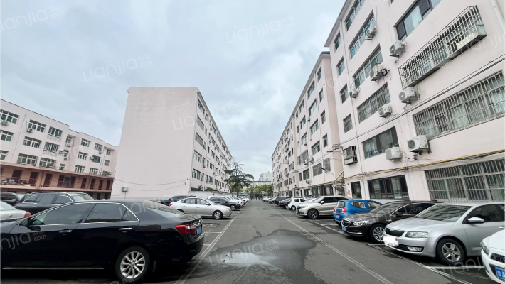 建设银行宿舍外景图