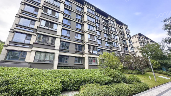 山语境府外景图