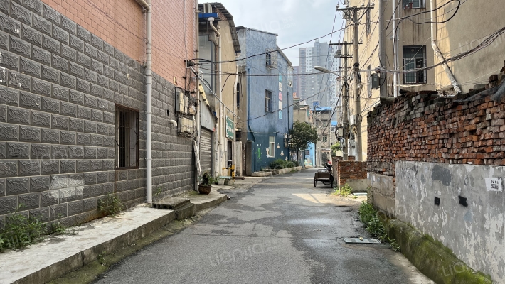 东湖里外景图