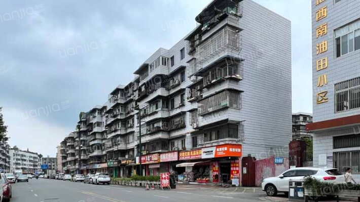 塔西南石油小区外景图