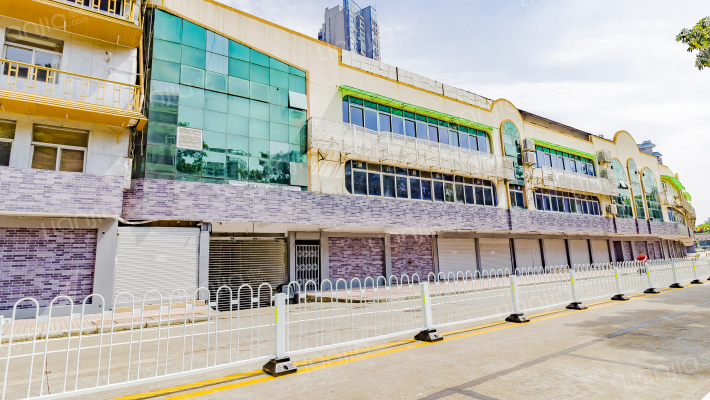 寺右一马路外景图