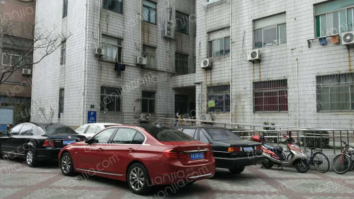 新泉大厦外景图