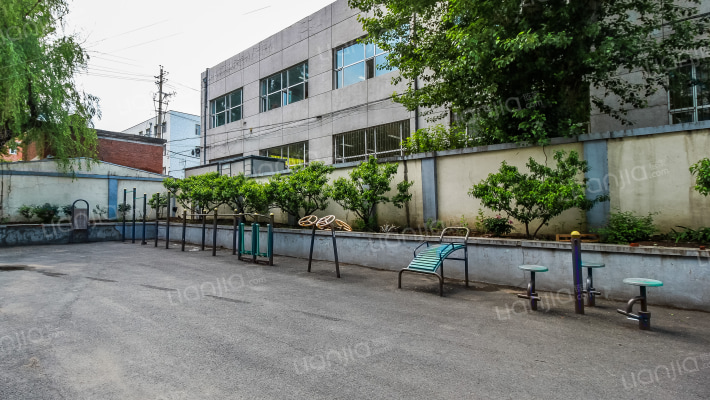 自由大路派出所家属楼外景图