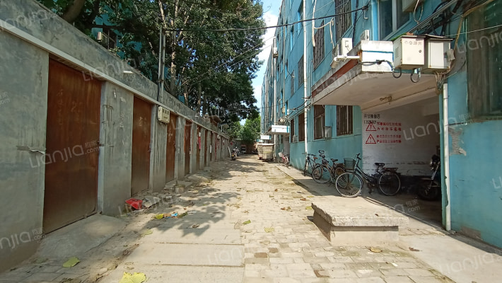 三初中家属院外景图