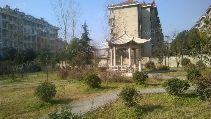 晓山北村外景图