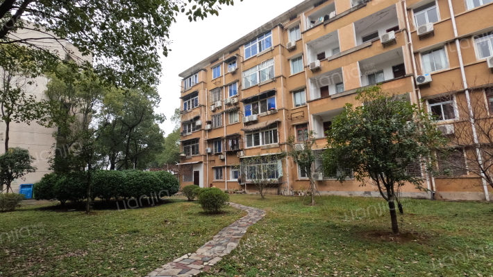 电力职院宿舍外景图