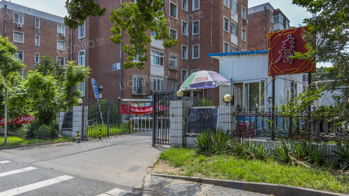 老管委会宿舍外景图