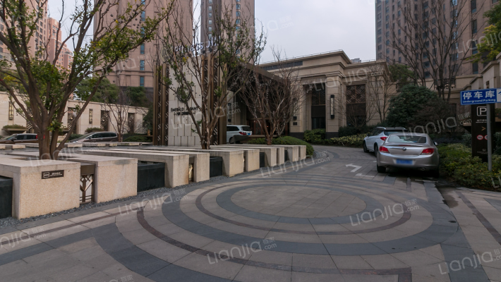 万科翡翠雅宾利外景图