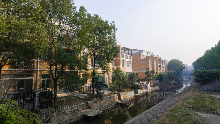 大洋彼岸外景图