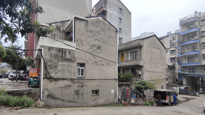 高潮村朝家山外景图