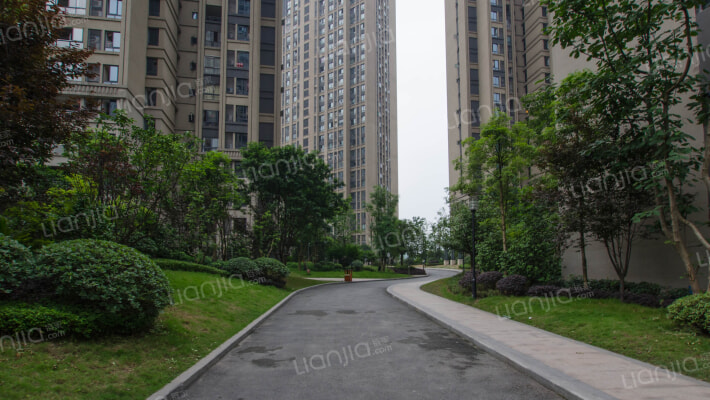 融汇温泉城圣地亚南区外景图