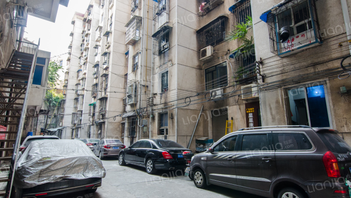 华顺大厦外景图