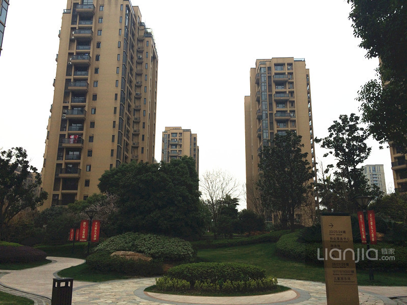 万家花城小区实景 10