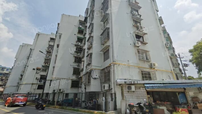 公园山路外景图