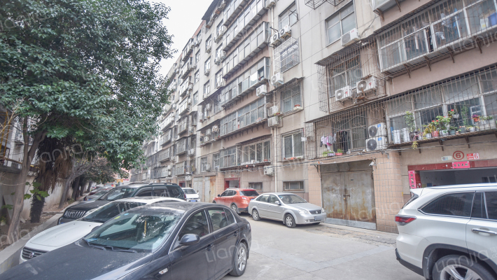 人劳局家属院17号院外景图