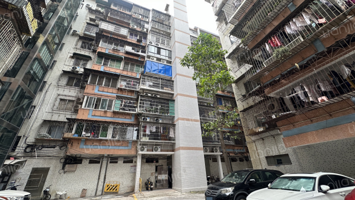 商学院宿舍外景图