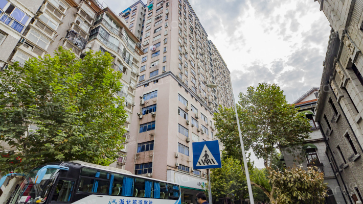 新源大厦外景图