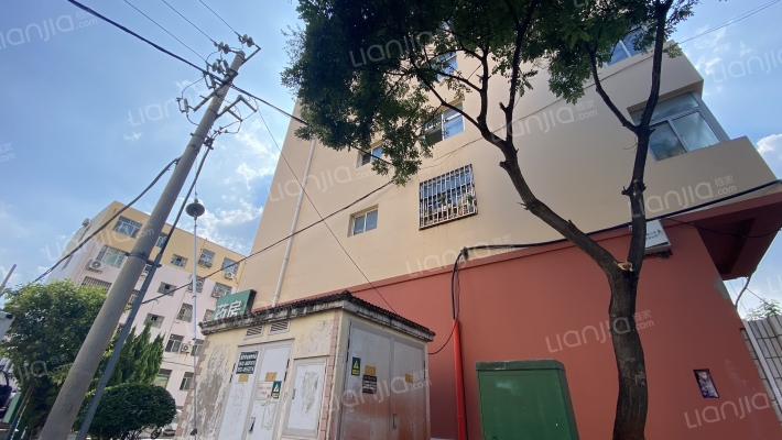 党校公寓楼外景图