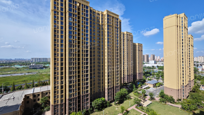 金秋花园外景图