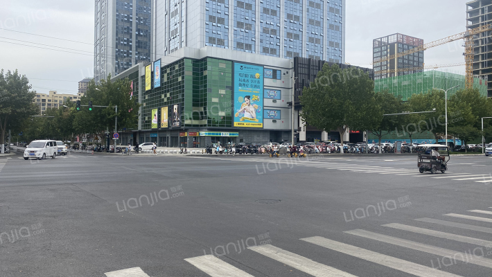 隆盛时代广场外景图