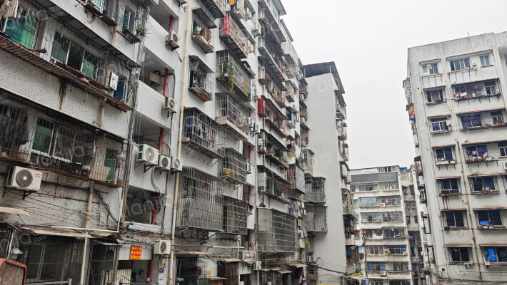 江南房产宿舍外景图