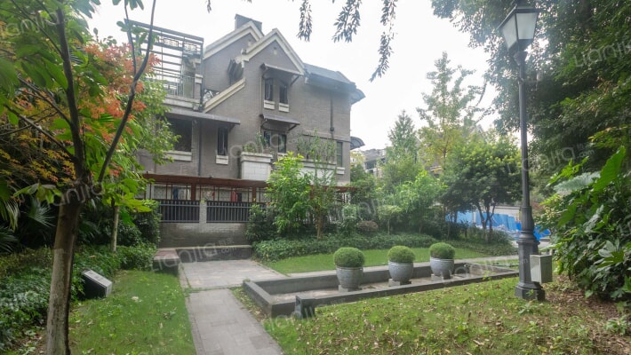 隆鑫72府外景图