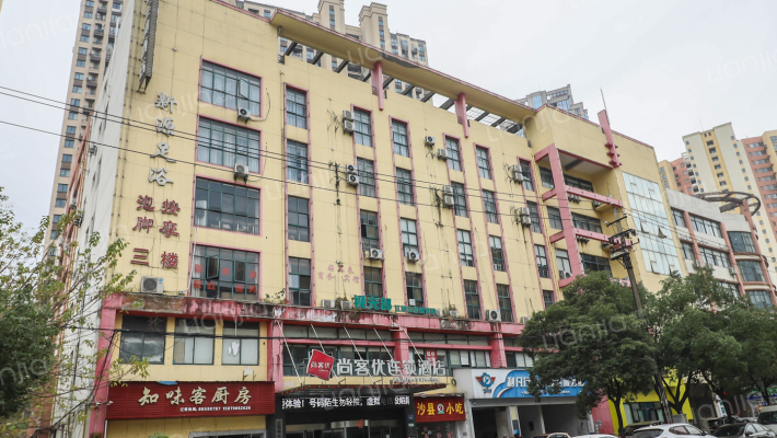 青山湖大道外景图