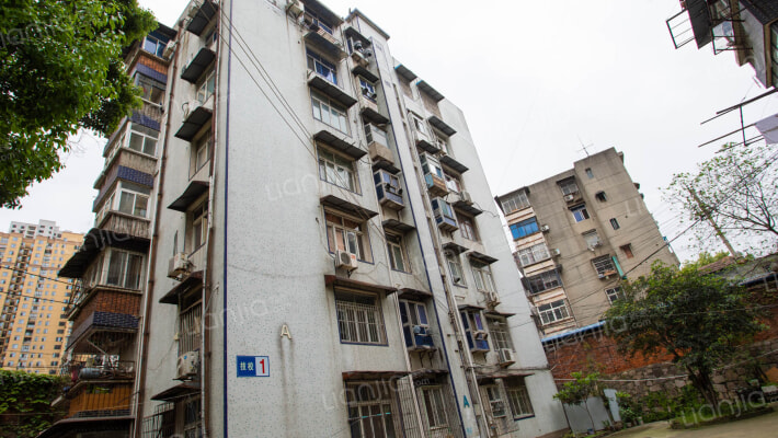 武汉市第一技术学校外景图