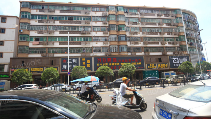 财鑫商住楼外景图