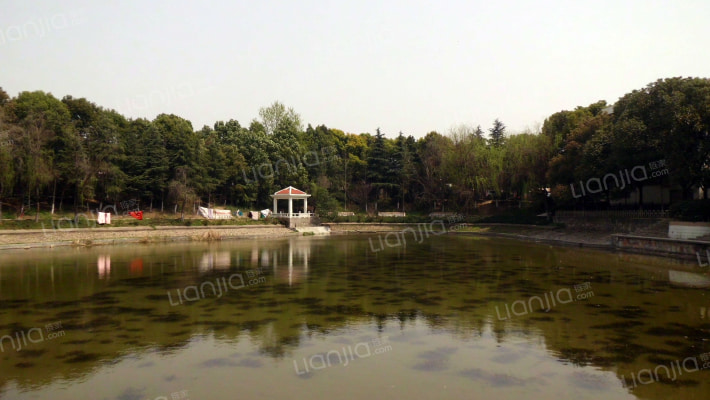 台城花园外景图