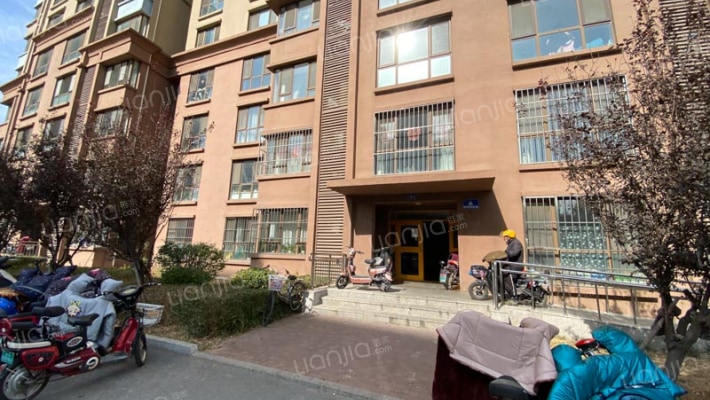 天一畔城·山水居外景图