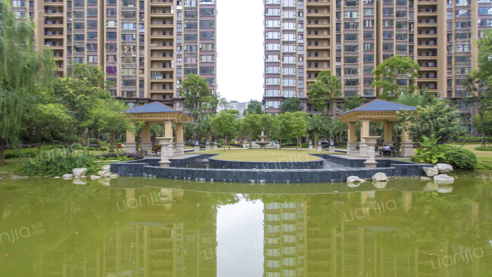 缤纷翠微湖外景图