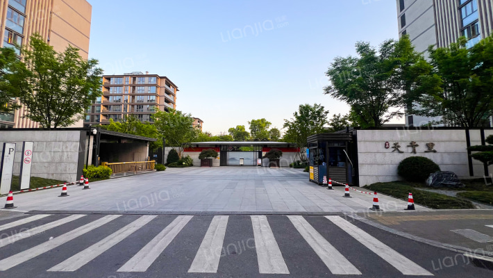 首开天青里外景图