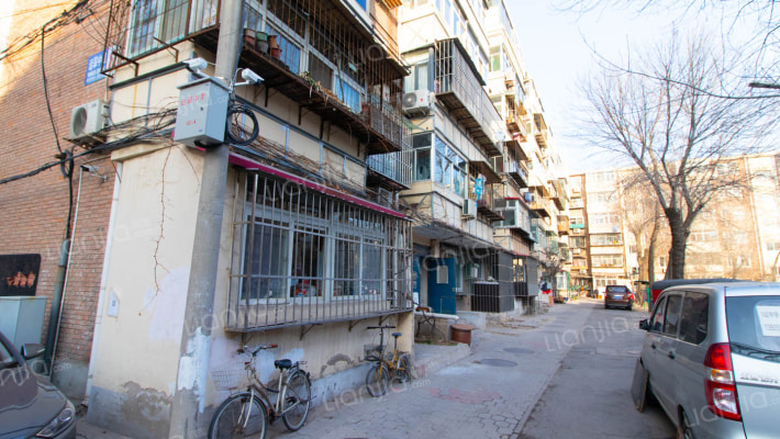 远翠中里外景图