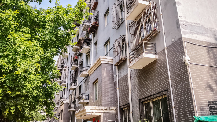 东舍坊东居外景图