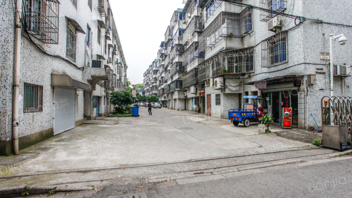 富南新村寺后路小区外景图