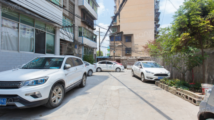 小街小区外景图