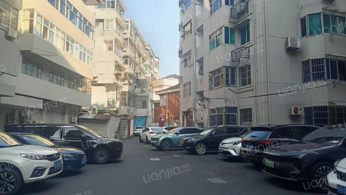 衣锦街外景图