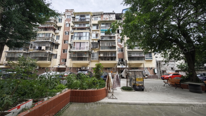 水岸花汀外景图