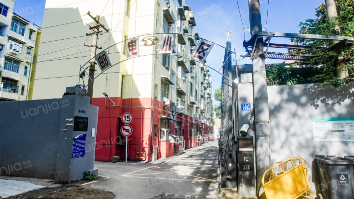武汉电话设备厂宿舍外景图