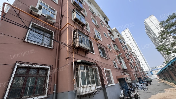 人寿保险公司宿舍外景图