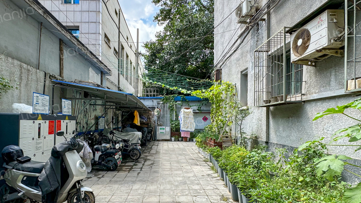 安乐林路17号旁门外景图