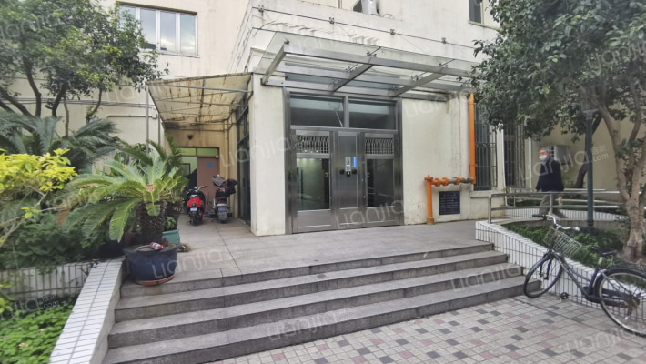 新闸大厦外景图