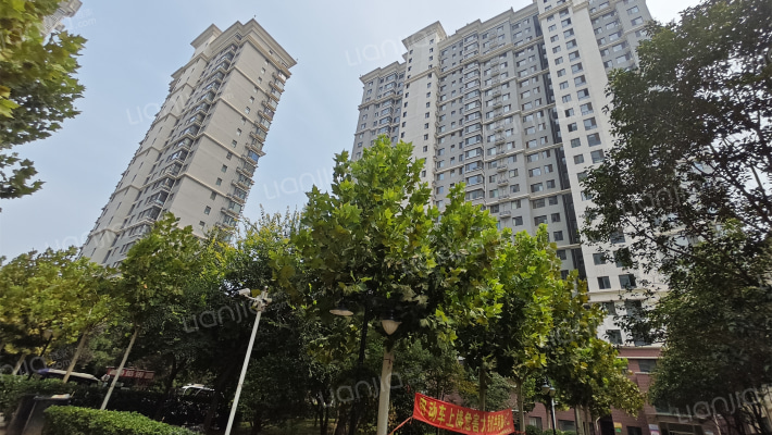 中山凯旋门外景图