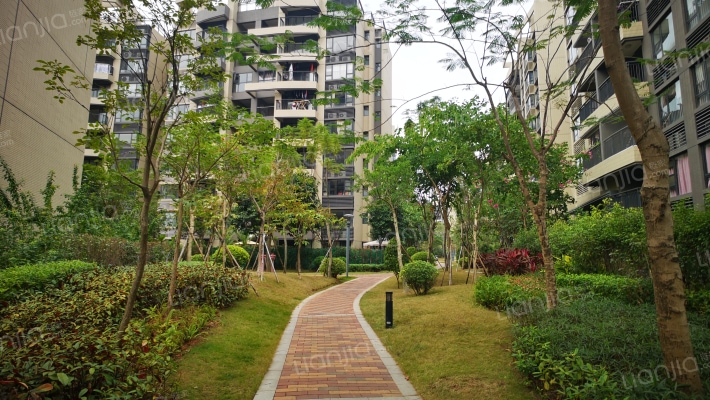 广佛新世界庄园上城外景图