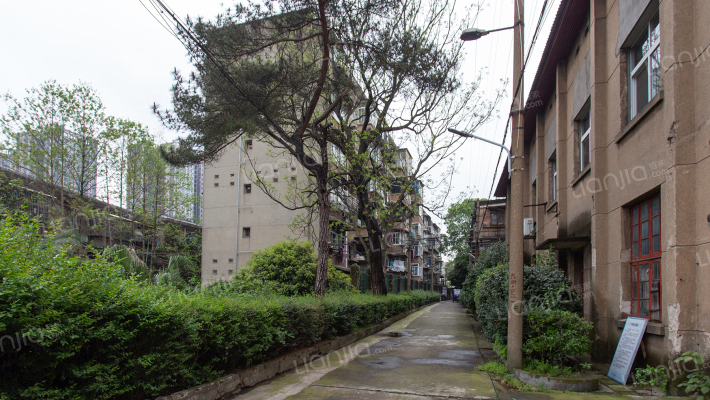 送变电建设公司宿舍外景图