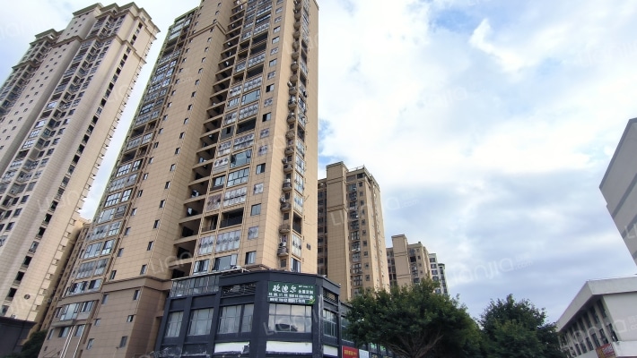 东郡华府外景图