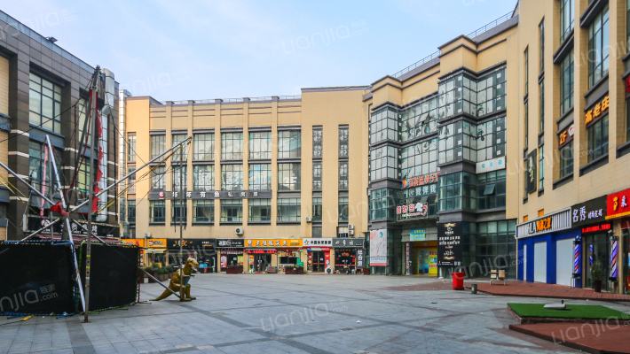 中环百汇商业广场外景图